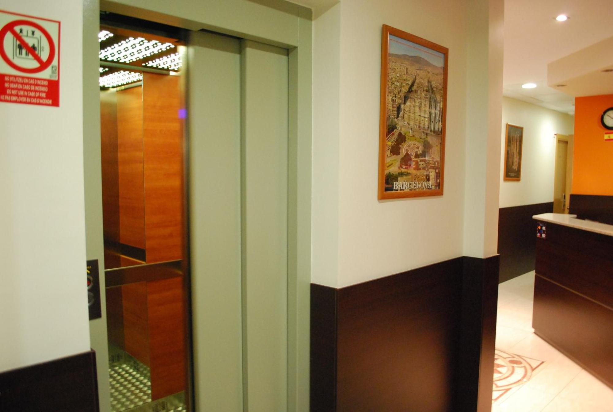 Hostal Las Flores Ramblas 巴塞罗那 外观 照片