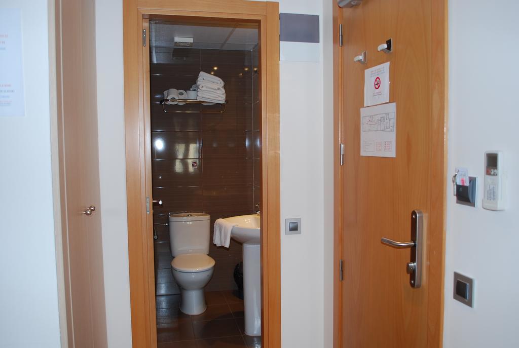 Hostal Las Flores Ramblas 巴塞罗那 外观 照片